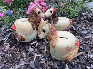 koník pokladnička kasička kůň květiny louka keramika keramikaandee