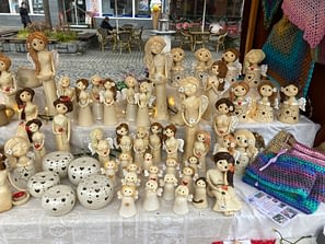 stánek jarmark trhy keramika keramikaandee sošky dekorace víly andělé hrnky prodej