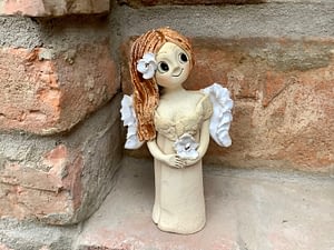 Mini anděl Andělka dekorace figura keramika květ křídla keramikaandee