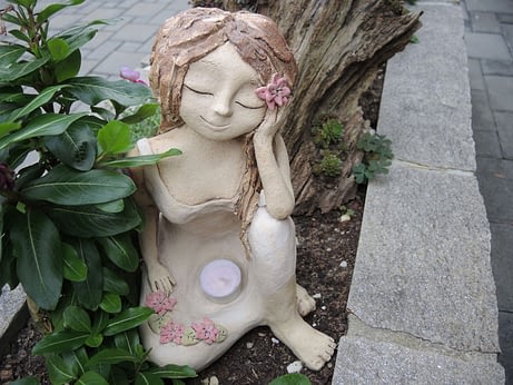 harmonie, relax, uklidnění, meditace, snová, zasněná socha dekorace, svícen socha dívka keramika andee