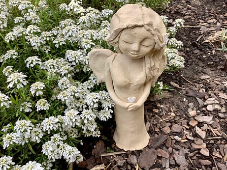 anděl andělka jasmín věneček křídla keramika figura keramikaandee