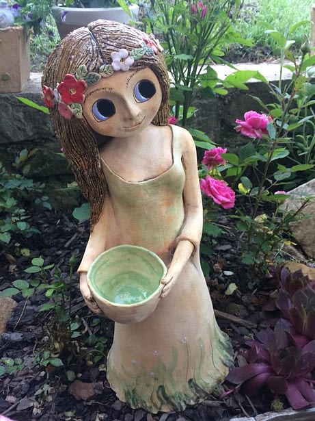 víla s lístkem věneček květy louka keramika andee