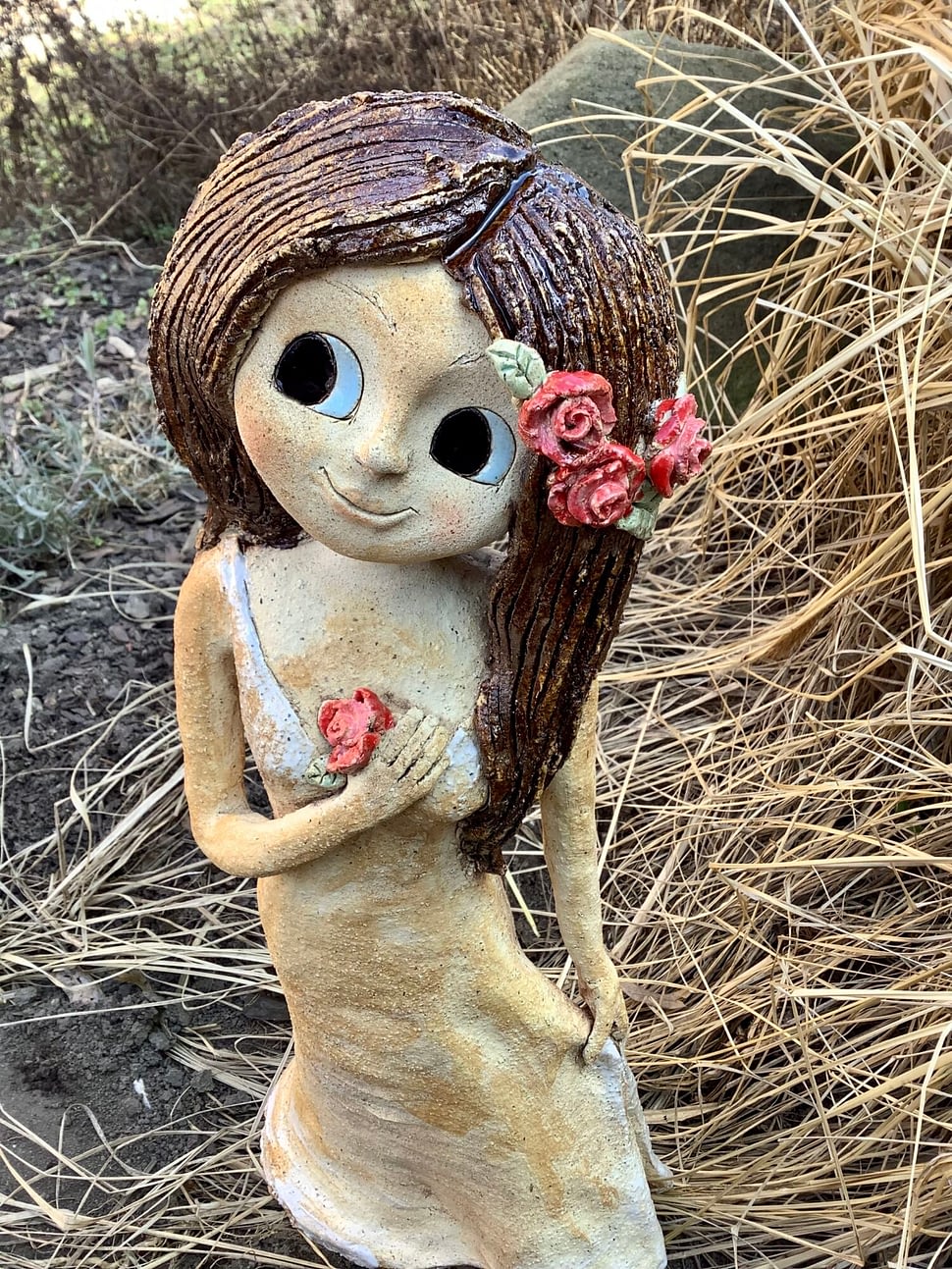 Víla vlčí mák květiny louka dekorace socha dívka keramika keramikaandee zahrada domov Tanečnice růže