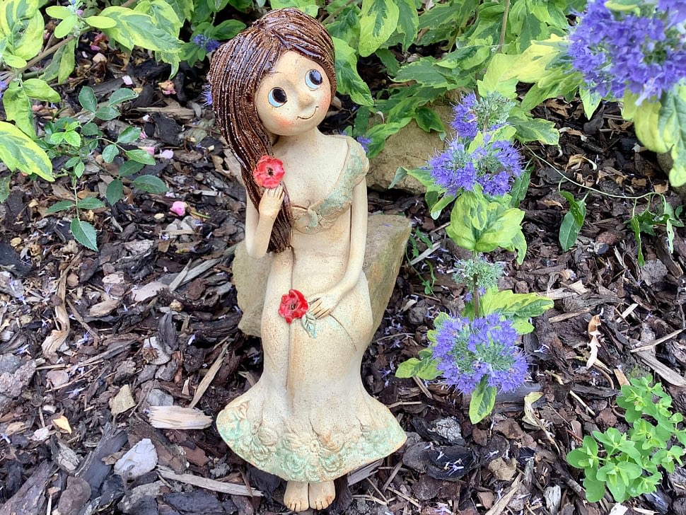 Keramická víla figura dívka soška dekorace zahrada motýl květiny louka keramikaandee
