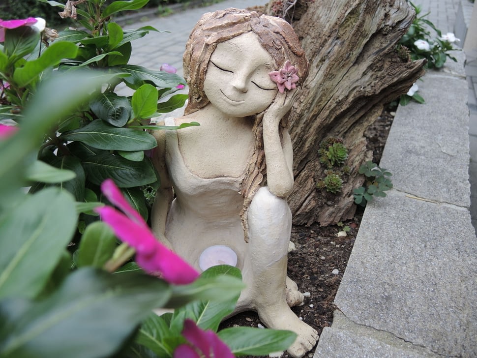 harmonie, relax, uklidnění, meditace, snová, zasněná socha dekorace, svícen socha dívka keramika andee