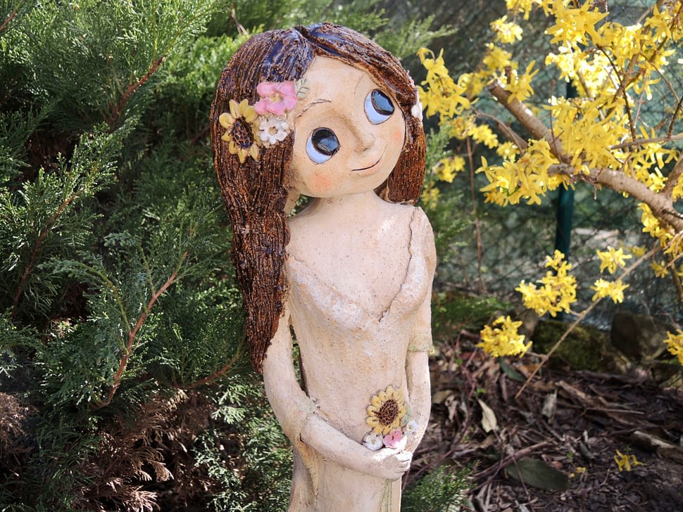zahradní víla věneček květiny socha dekorace kopretina keramikaandee dívka slunečnice