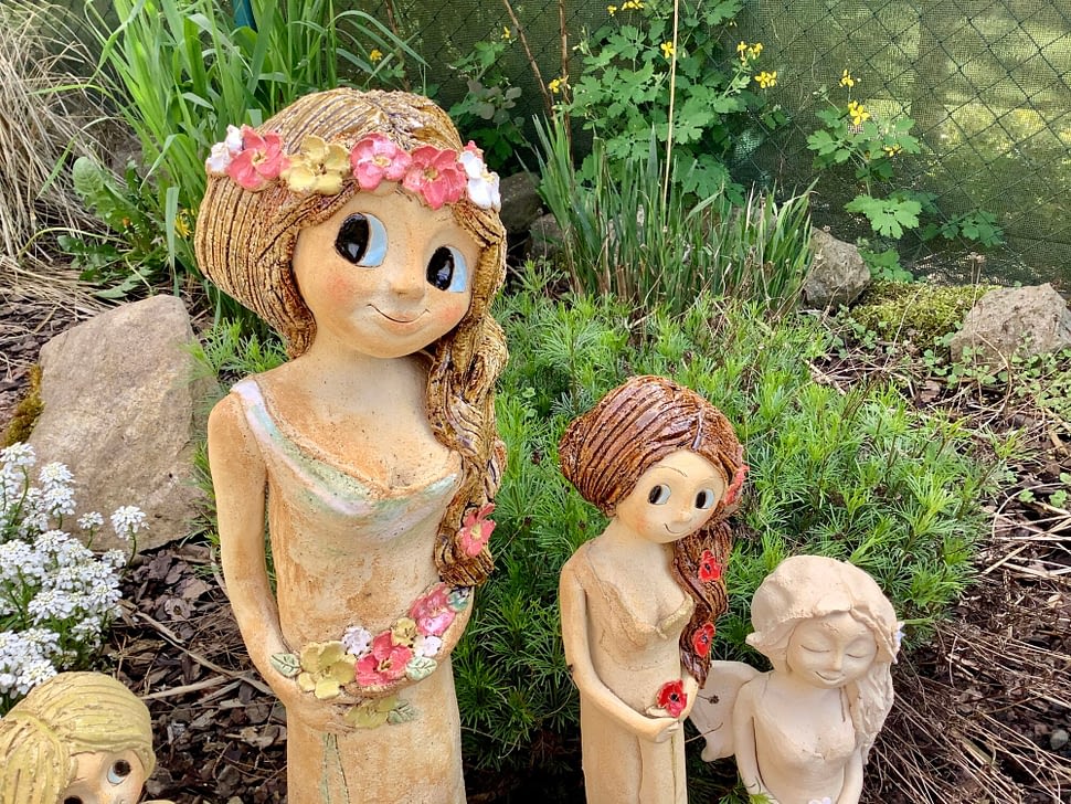 Velká vila šípková růže Vaněček květiny socha dekorace zahrada dívka keramika Andee