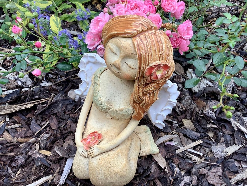Andelka jasmín květ křídla panenka dekorace soška keramikaandee Keramická dekorace
