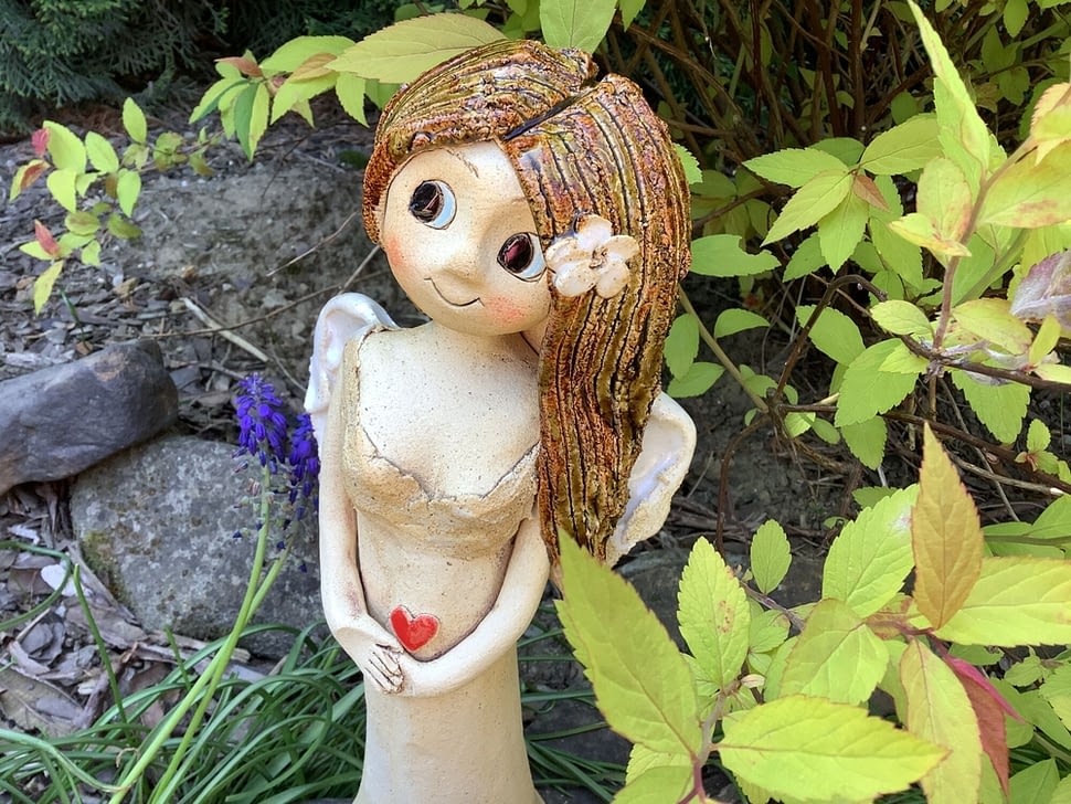 Andelka stojici dekorace figura soška keramika keramikaandee květ srdce